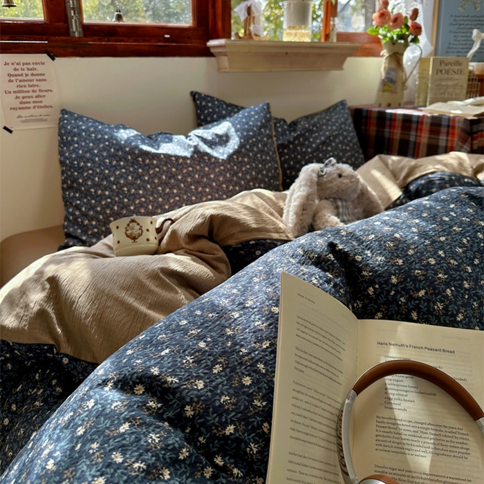 91家纺网 家纺一手货源 找家纺 阿曼达 2026新款日韩系复古印花小碎花软糯贴肤慵懒伴眠超治愈的床单床笠款四件套 小印-浆果藤.蓝