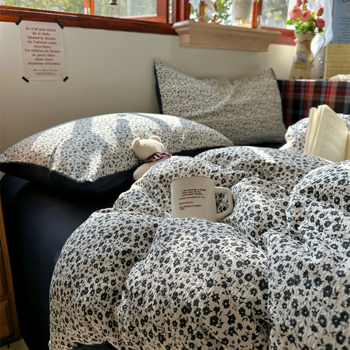 91家纺网 家纺一手货源 找家纺 阿曼达 2026新款日韩系复古印花小碎花软糯贴肤慵懒伴眠超治愈的床单床笠款四件套 小印-旧梦花.白蓝