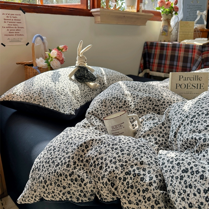 91家纺网 家纺一手货源 找家纺 阿曼达 2026新款日韩系复古印花小碎花软糯贴肤慵懒伴眠超治愈的床单床笠款四件套 小印-旧梦花.白蓝