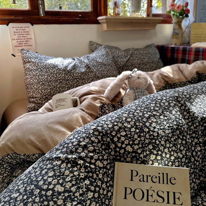 91家纺网 家纺一手货源 找家纺 阿曼达 2026新款日韩系复古印花小碎花软糯贴肤慵懒伴眠超治愈的床单床笠款四件套 小印-旧梦花.蓝