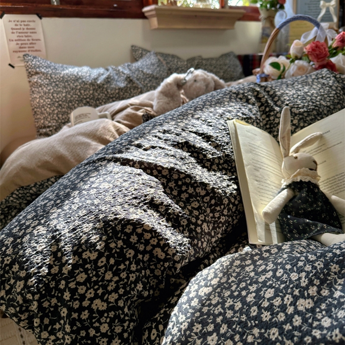 91家纺网 家纺一手货源 找家纺 阿曼达 2026新款日韩系复古印花小碎花软糯贴肤慵懒伴眠超治愈的床单床笠款四件套 小印-旧梦花.蓝