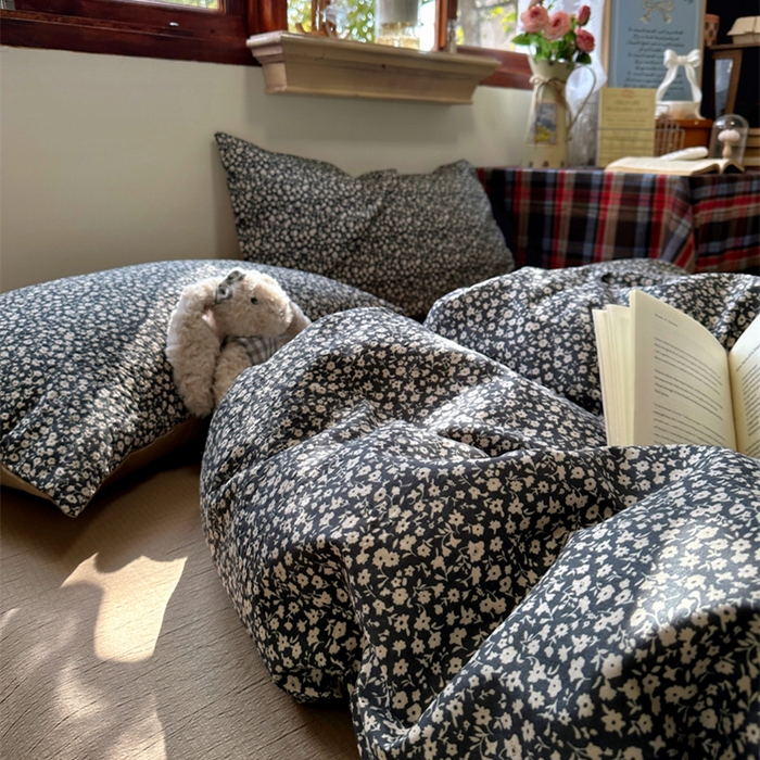 91家纺网 家纺一手货源 找家纺 阿曼达 2026新款日韩系复古印花小碎花软糯贴肤慵懒伴眠超治愈的床单床笠款四件套 小印-旧梦花.蓝