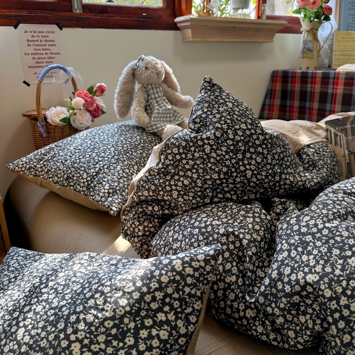 91家纺网 家纺一手货源 找家纺 阿曼达 2026新款日韩系复古印花小碎花软糯贴肤慵懒伴眠超治愈的床单床笠款四件套 小印-旧梦花.蓝