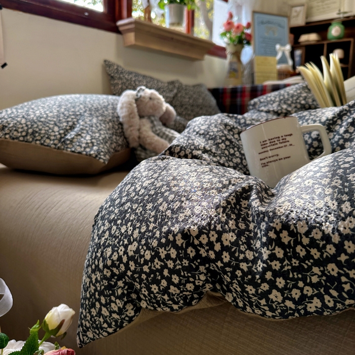 91家纺网 家纺一手货源 找家纺 阿曼达 2026新款日韩系复古印花小碎花软糯贴肤慵懒伴眠超治愈的床单床笠款四件套 小印-旧梦花.蓝