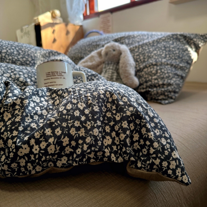 91家纺网 家纺一手货源 找家纺 阿曼达 2026新款日韩系复古印花小碎花软糯贴肤慵懒伴眠超治愈的床单床笠款四件套 小印-旧梦花.蓝