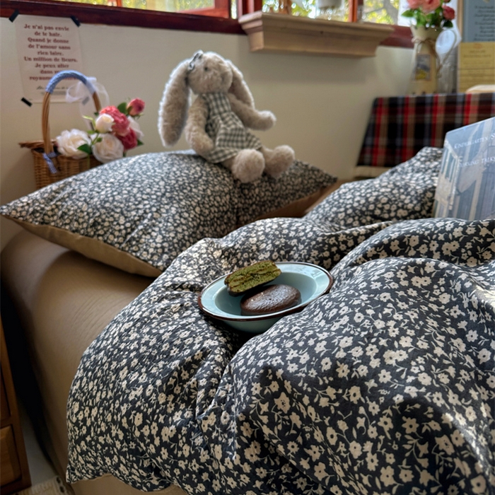 91家纺网 家纺一手货源 找家纺 阿曼达 2026新款日韩系复古印花小碎花软糯贴肤慵懒伴眠超治愈的床单床笠款四件套 小印-旧梦花.蓝