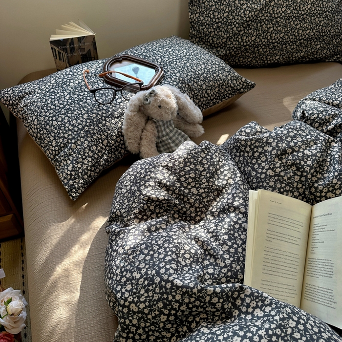 91家纺网 家纺一手货源 找家纺 阿曼达 2026新款日韩系复古印花小碎花软糯贴肤慵懒伴眠超治愈的床单床笠款四件套 小印-旧梦花.蓝