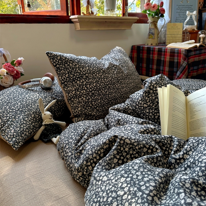 91家纺网 家纺一手货源 找家纺 阿曼达 2026新款日韩系复古印花小碎花软糯贴肤慵懒伴眠超治愈的床单床笠款四件套 小印-旧梦花.蓝