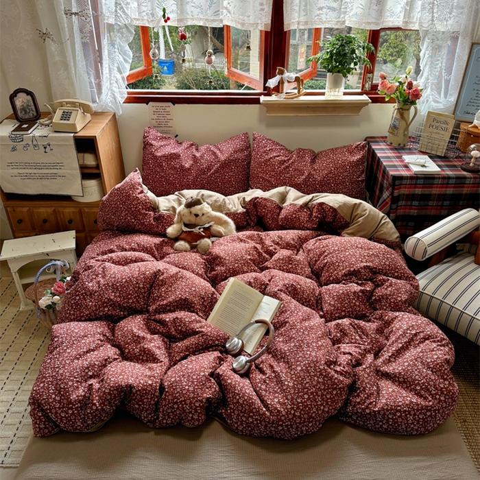 91家纺网 家纺一手货源 找家纺 阿曼达 2026新款日韩系复古印花小碎花软糯贴肤慵懒伴眠超治愈的床单床笠款四件套 小印-林间序.红