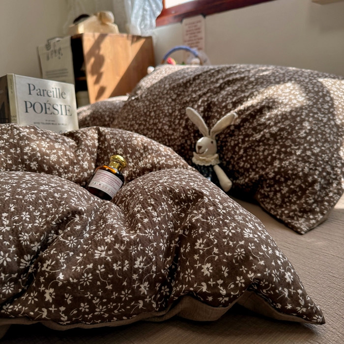 91家纺网 家纺一手货源 找家纺 阿曼达 2026新款日韩系复古印花小碎花软糯贴肤慵懒伴眠超治愈的床单床笠款四件套 小印-林间序.咖