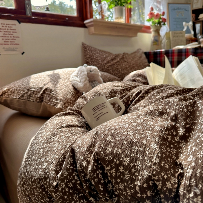 91家纺网 家纺一手货源 找家纺 阿曼达 2026新款日韩系复古印花小碎花软糯贴肤慵懒伴眠超治愈的床单床笠款四件套 小印-林间序.咖