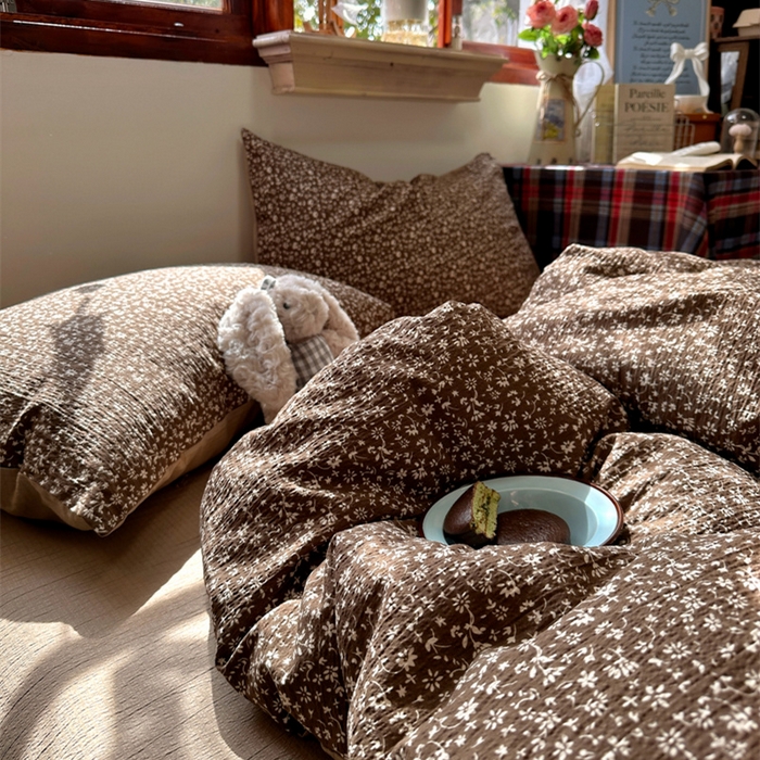 91家纺网 家纺一手货源 找家纺 阿曼达 2026新款日韩系复古印花小碎花软糯贴肤慵懒伴眠超治愈的床单床笠款四件套 小印-林间序.咖