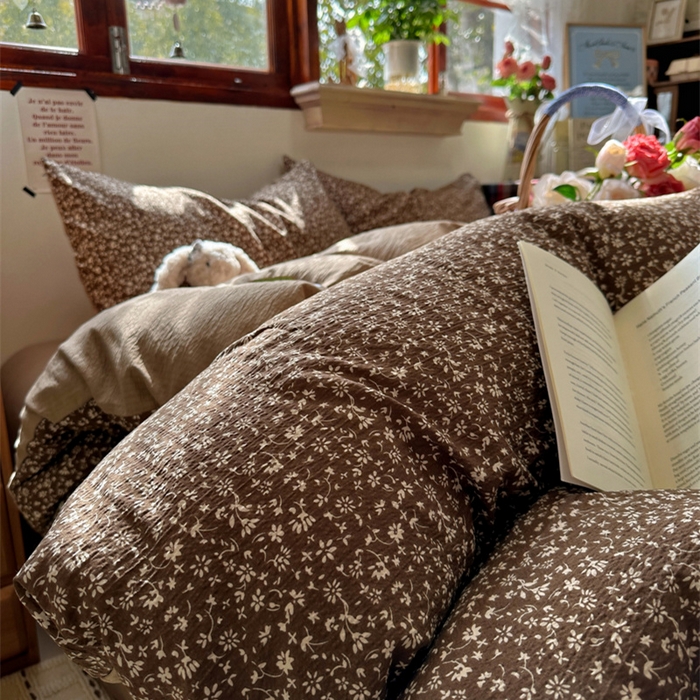 91家纺网 家纺一手货源 找家纺 阿曼达 2026新款日韩系复古印花小碎花软糯贴肤慵懒伴眠超治愈的床单床笠款四件套 小印-林间序.咖