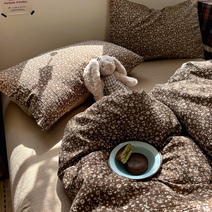 91家纺网 家纺一手货源 找家纺 阿曼达 2026新款日韩系复古印花小碎花软糯贴肤慵懒伴眠超治愈的床单床笠款四件套 小印-林间序.咖