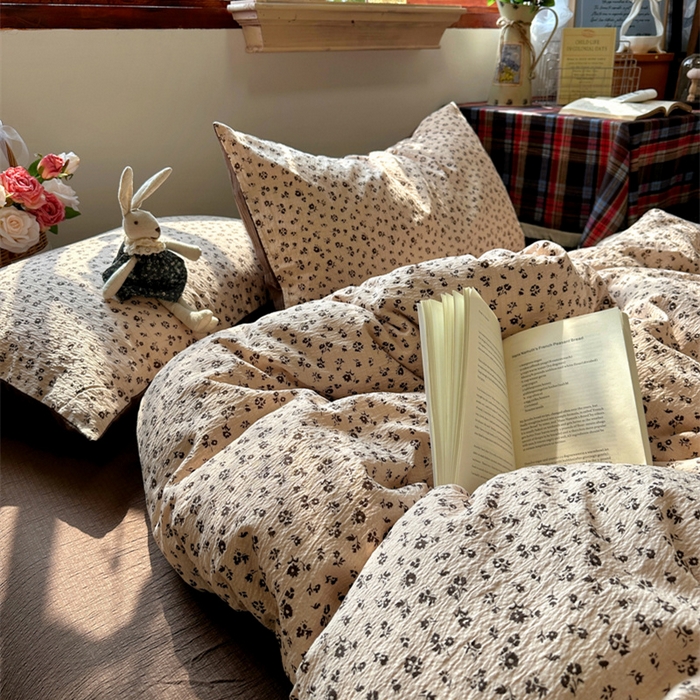 91家纺网 家纺一手货源 找家纺 阿曼达 2026新款日韩系复古印花小碎花软糯贴肤慵懒伴眠超治愈的床单床笠款四件套 小印-木绵笺.驼