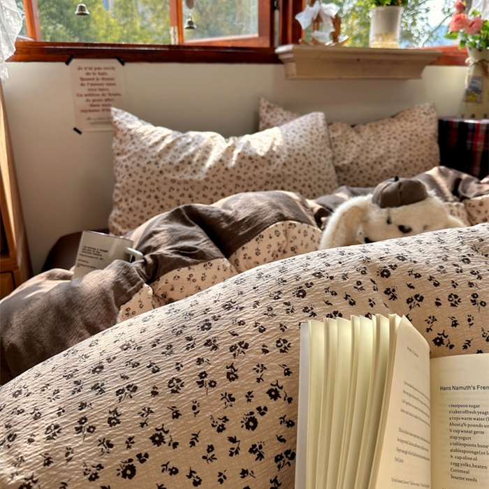 91家纺网 家纺一手货源 找家纺 阿曼达 2026新款日韩系复古印花小碎花软糯贴肤慵懒伴眠超治愈的床单床笠款四件套 小印-木绵笺.驼