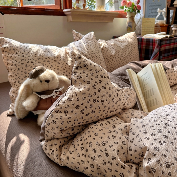 91家纺网 家纺一手货源 找家纺 阿曼达 2026新款日韩系复古印花小碎花软糯贴肤慵懒伴眠超治愈的床单床笠款四件套 小印-木绵笺.驼