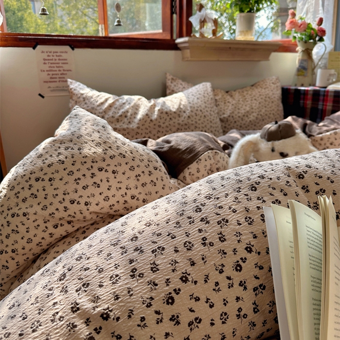 91家纺网 家纺一手货源 找家纺 阿曼达 2026新款日韩系复古印花小碎花软糯贴肤慵懒伴眠超治愈的床单床笠款四件套 小印-木绵笺.驼