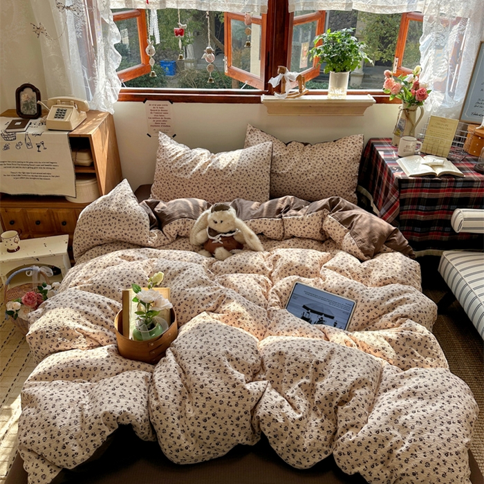 91家纺网 家纺一手货源 找家纺 阿曼达 2026新款日韩系复古印花小碎花软糯贴肤慵懒伴眠超治愈的床单床笠款四件套 小印-木绵笺.驼