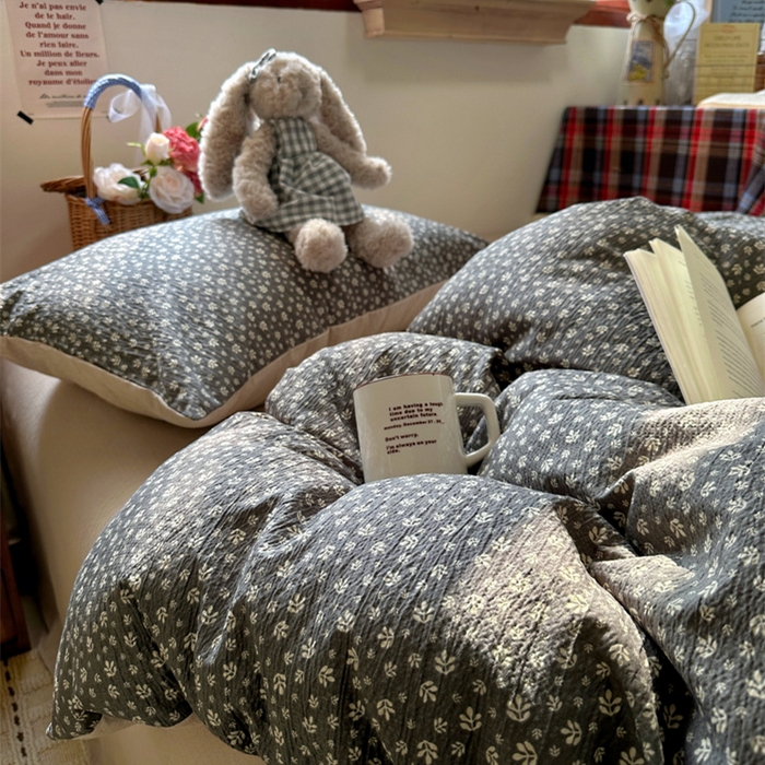 91家纺网 家纺一手货源 找家纺 阿曼达 2026新款日韩系复古印花小碎花软糯贴肤慵懒伴眠超治愈的床单床笠款四件套 小印-浅花.灰