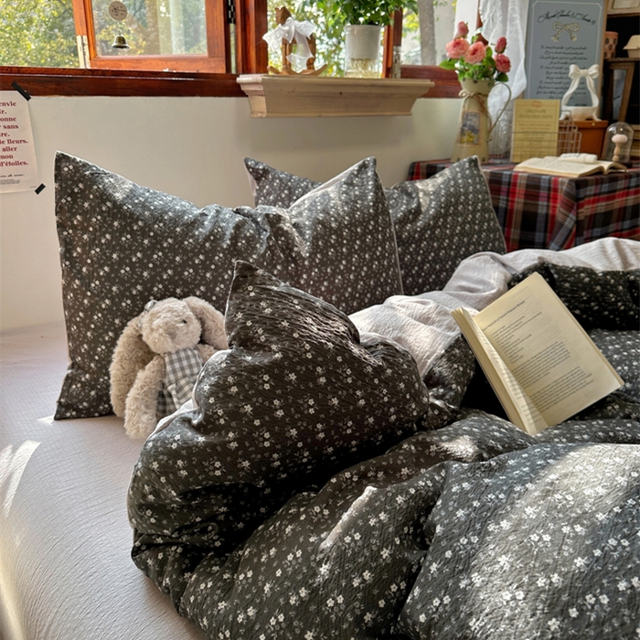 91家纺网 家纺一手货源 找家纺 阿曼达 2026新款日韩系复古印花小碎花软糯贴肤慵懒伴眠超治愈的床单床笠款四件套 小印-松月间.灰