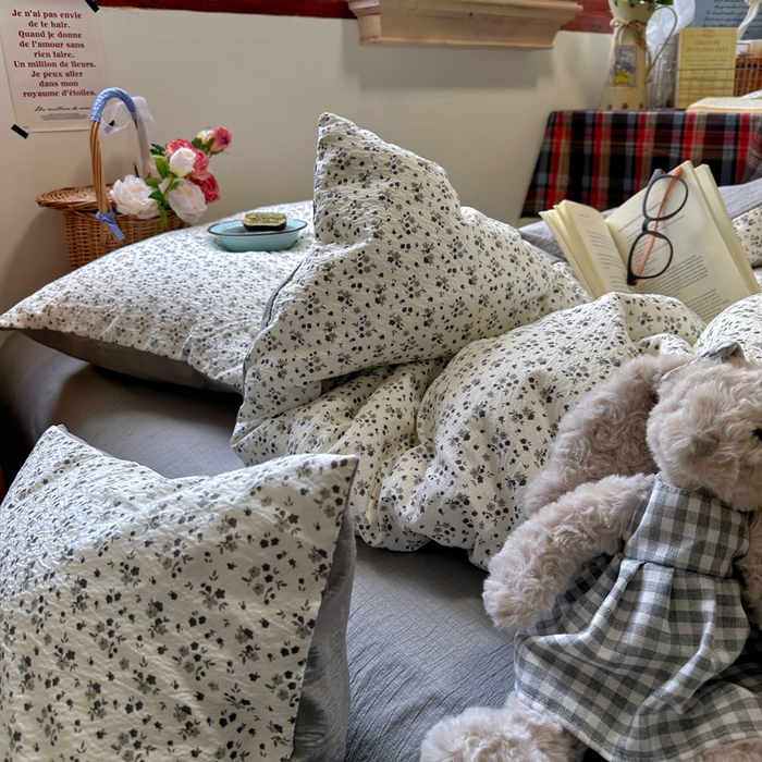 91家纺网 家纺一手货源 找家纺 阿曼达 2026新款日韩系复古印花小碎花软糯贴肤慵懒伴眠超治愈的床单床笠款四件套 小印-松月间.米