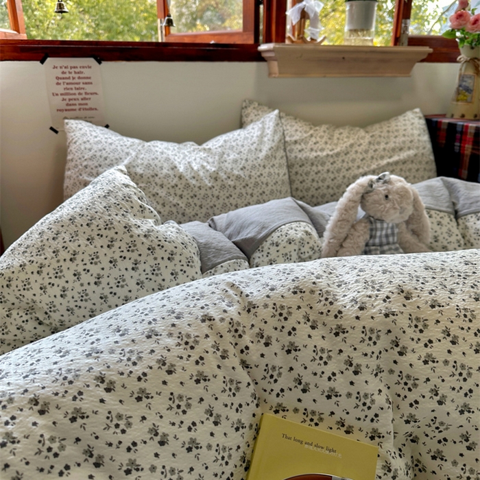 91家纺网 家纺一手货源 找家纺 阿曼达 2026新款日韩系复古印花小碎花软糯贴肤慵懒伴眠超治愈的床单床笠款四件套 小印-松月间.米
