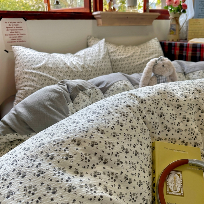 91家纺网 家纺一手货源 找家纺 阿曼达 2026新款日韩系复古印花小碎花软糯贴肤慵懒伴眠超治愈的床单床笠款四件套 小印-松月间.米