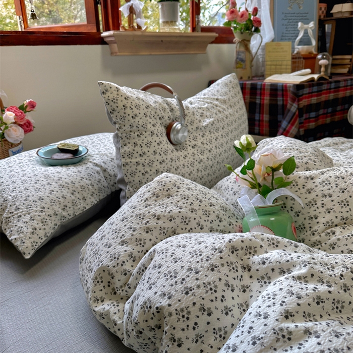 91家纺网 家纺一手货源 找家纺 阿曼达 2026新款日韩系复古印花小碎花软糯贴肤慵懒伴眠超治愈的床单床笠款四件套 小印-松月间.米