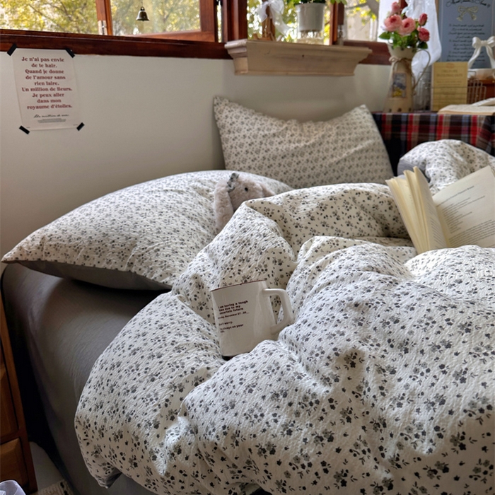 91家纺网 家纺一手货源 找家纺 阿曼达 2026新款日韩系复古印花小碎花软糯贴肤慵懒伴眠超治愈的床单床笠款四件套 小印-松月间.米