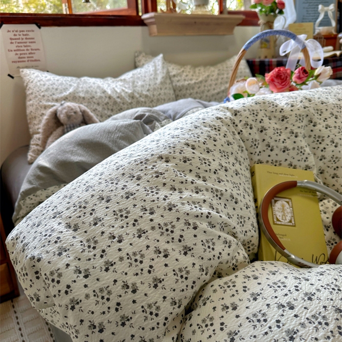91家纺网 家纺一手货源 找家纺 阿曼达 2026新款日韩系复古印花小碎花软糯贴肤慵懒伴眠超治愈的床单床笠款四件套 小印-松月间.米