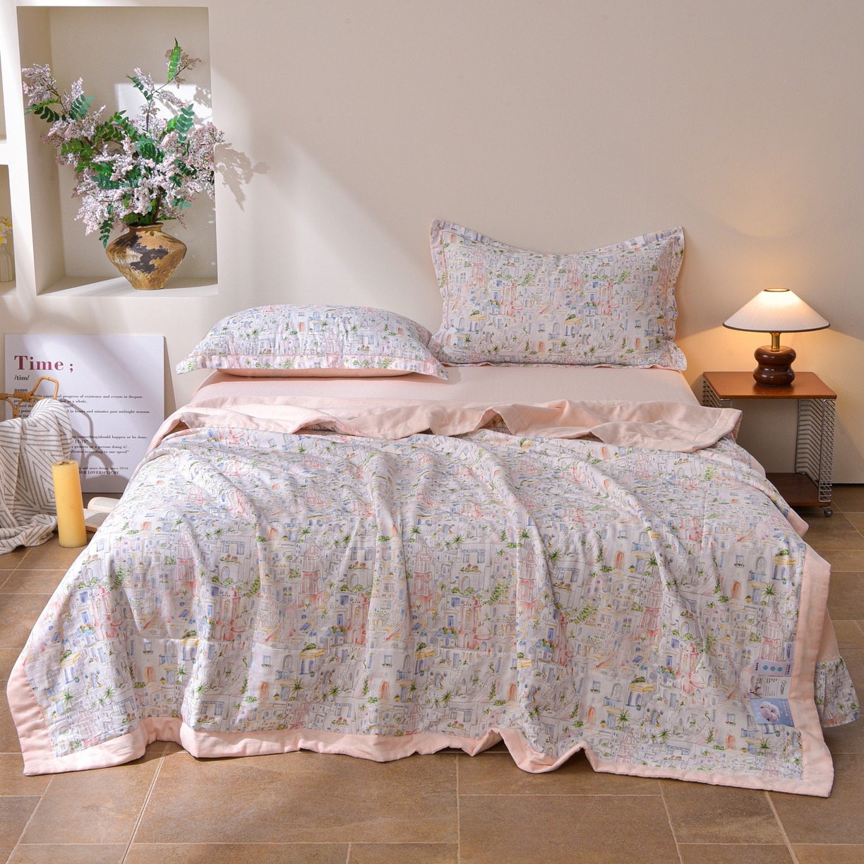 91家纺网 家纺一手货源 找家纺 金昱纺 2026新款A类全棉双层纱新疆棉花夏被四件套（带检测报告，包检测，有微信+买家秀） 浪漫小镇-粉