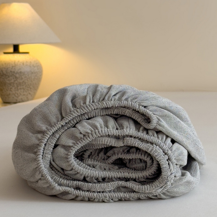 91家纺网 家纺一手货源 找家纺 席世家 2026新款棉麻人字纹床笠 黑灰色