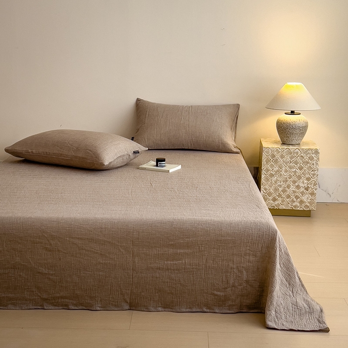 91家纺网 家纺一手货源 找家纺 席世家 2026新款纯色皱皱纱床单 奶茶棕