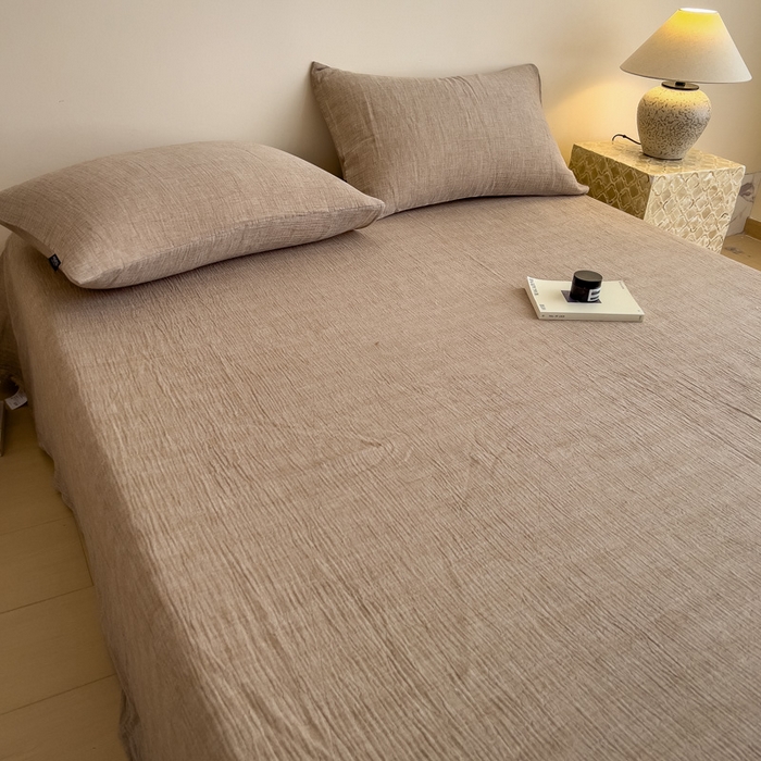 91家纺网 家纺一手货源 找家纺 席世家 2026新款纯色皱皱纱床单 奶茶棕