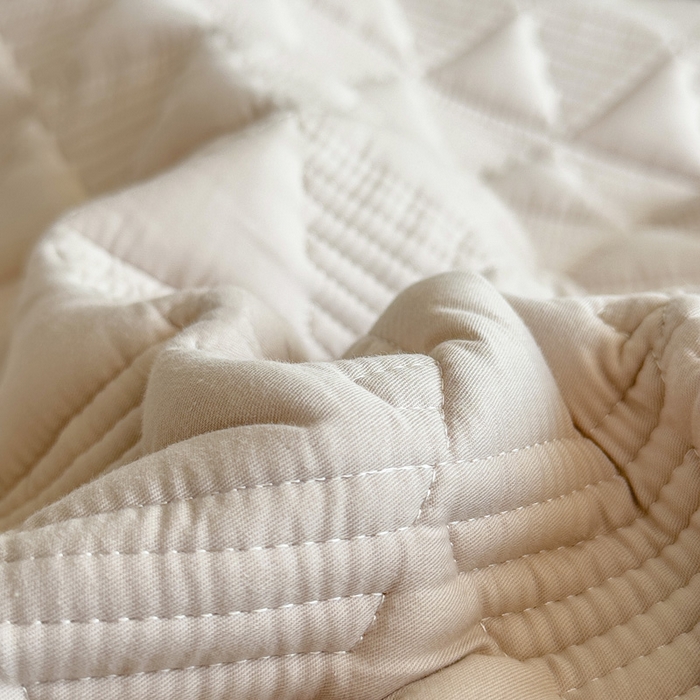 91家纺网 家纺一手货源 找家纺 席世家 2026新款全棉抗菌大豆防水床笠 菱格米咖