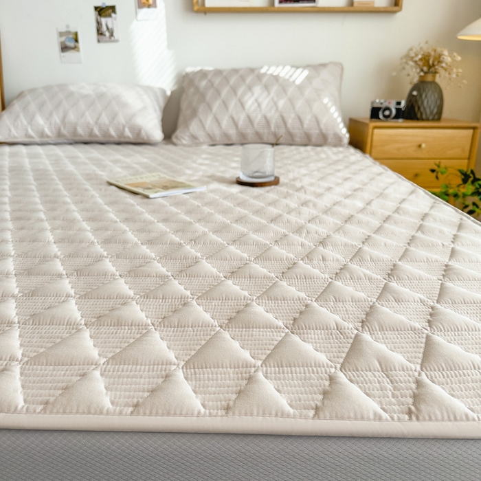 91家纺网 家纺一手货源 找家纺 席世家 2026新款全棉抗菌大豆防水床笠 菱格米咖