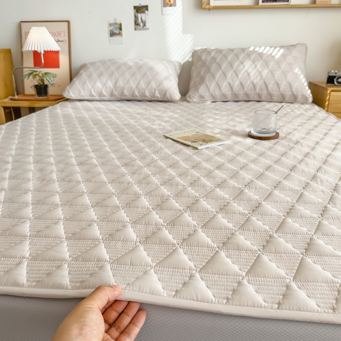 91家纺网 家纺一手货源 找家纺 席世家 2026新款全棉抗菌大豆防水床笠 菱格米咖