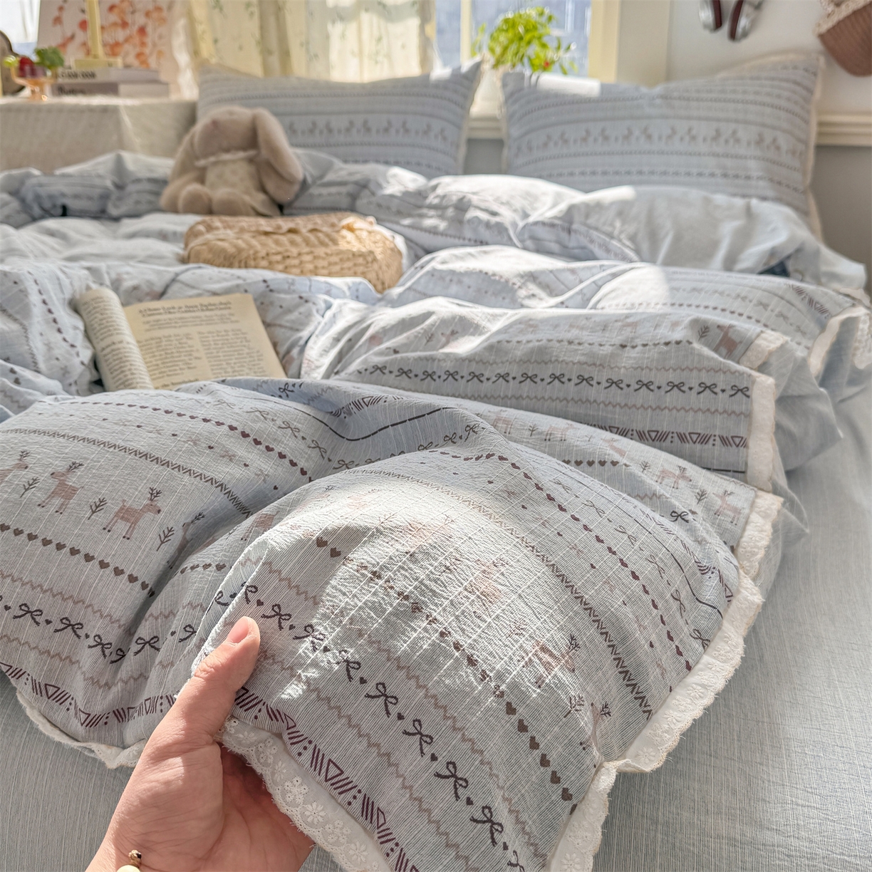 91家纺网 家纺一手货源 找家纺 优贝家纺 2026春夏新款韩系小花边高克重加厚色织提花韩版四件套 花间小鹿