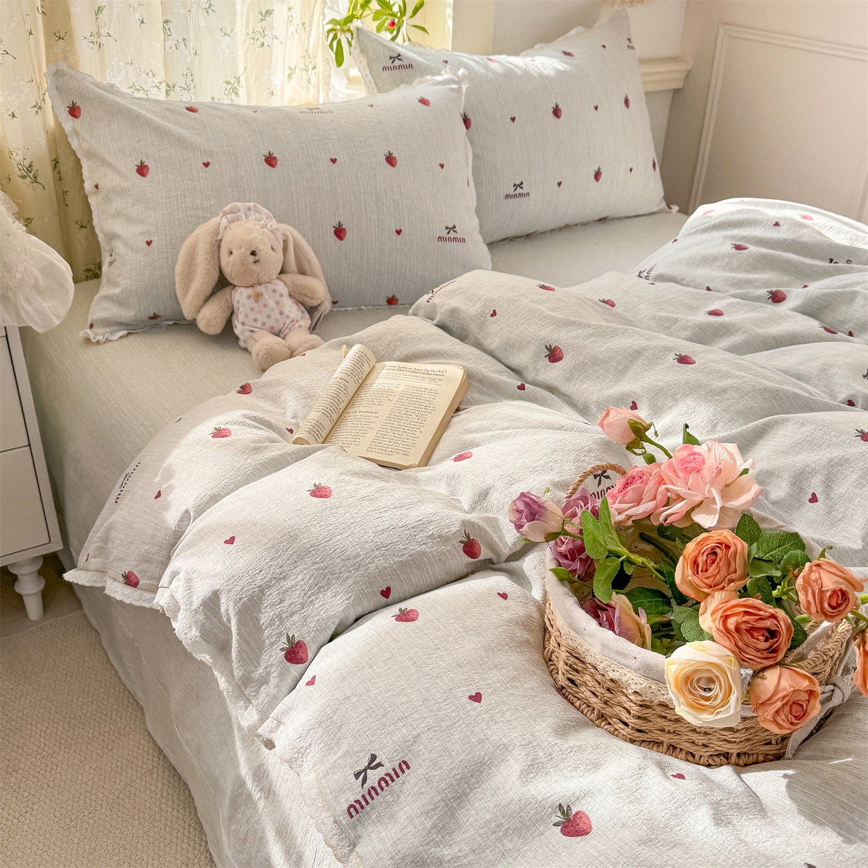 91家纺网 家纺一手货源 找家纺 优贝家纺 2026春夏新款韩系小花边高克重加厚色织提花韩版四件套 甜心草莓