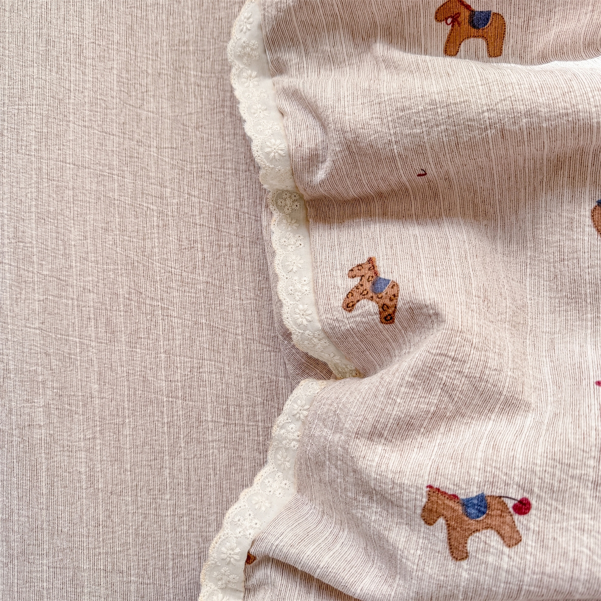 91家纺网 家纺一手货源 找家纺 优贝家纺 2026春夏新款韩系小花边高克重加厚色织提花韩版四件套 童趣小马