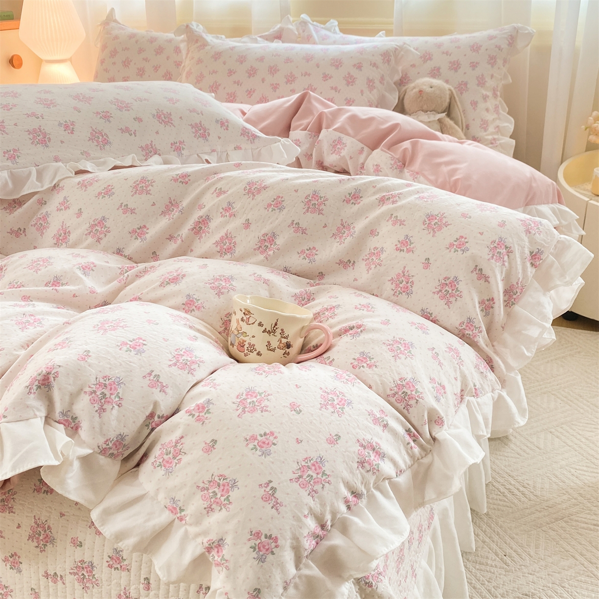 91家纺网 家纺一手货源 找家纺 优贝家纺 2026春夏新款韩系小清新水洗棉古法棉夹棉床盖四件套-风格一 桃粉花漾
