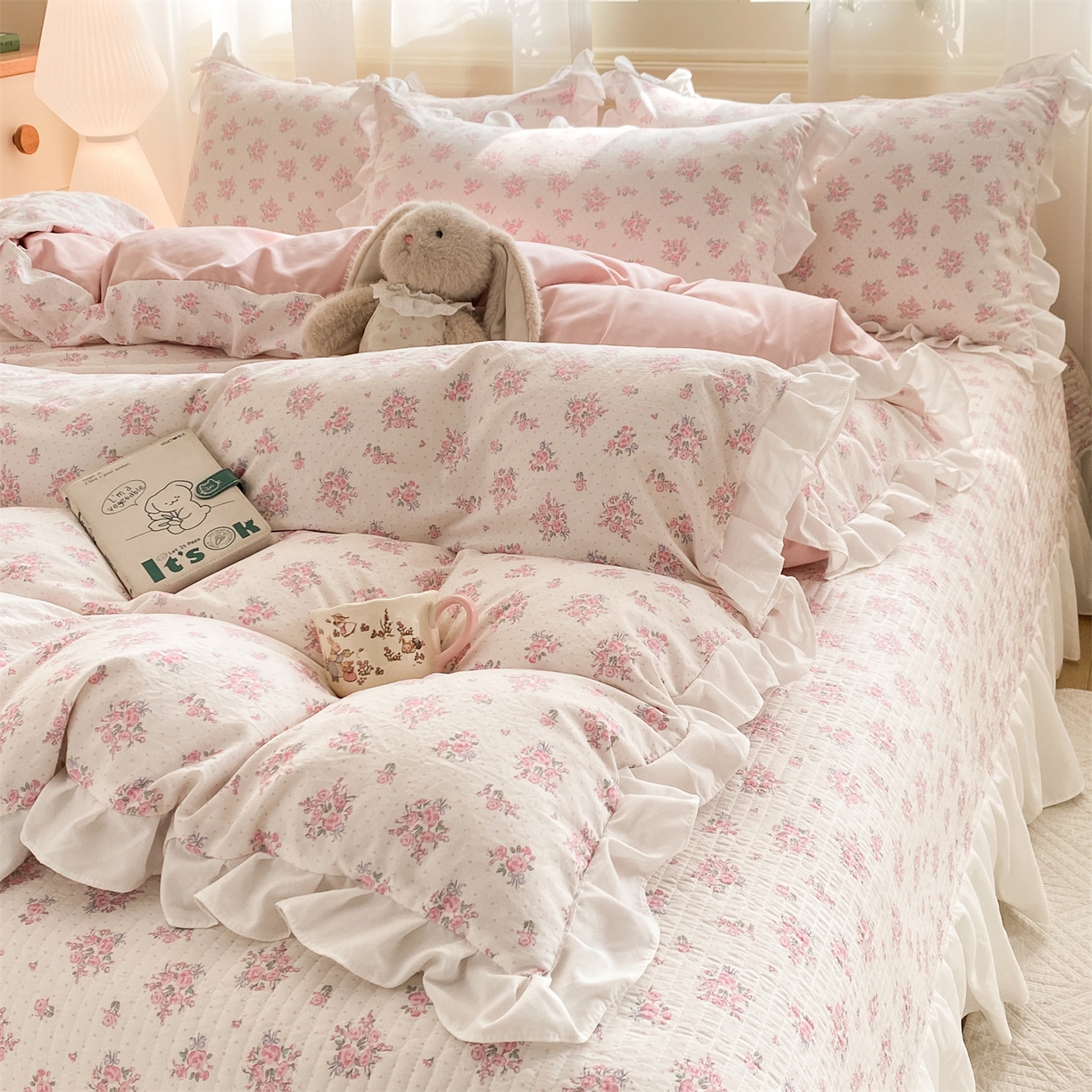 91家纺网 家纺一手货源 找家纺 优贝家纺 2026春夏新款韩系小清新水洗棉古法棉夹棉床盖四件套-风格一 桃粉花漾