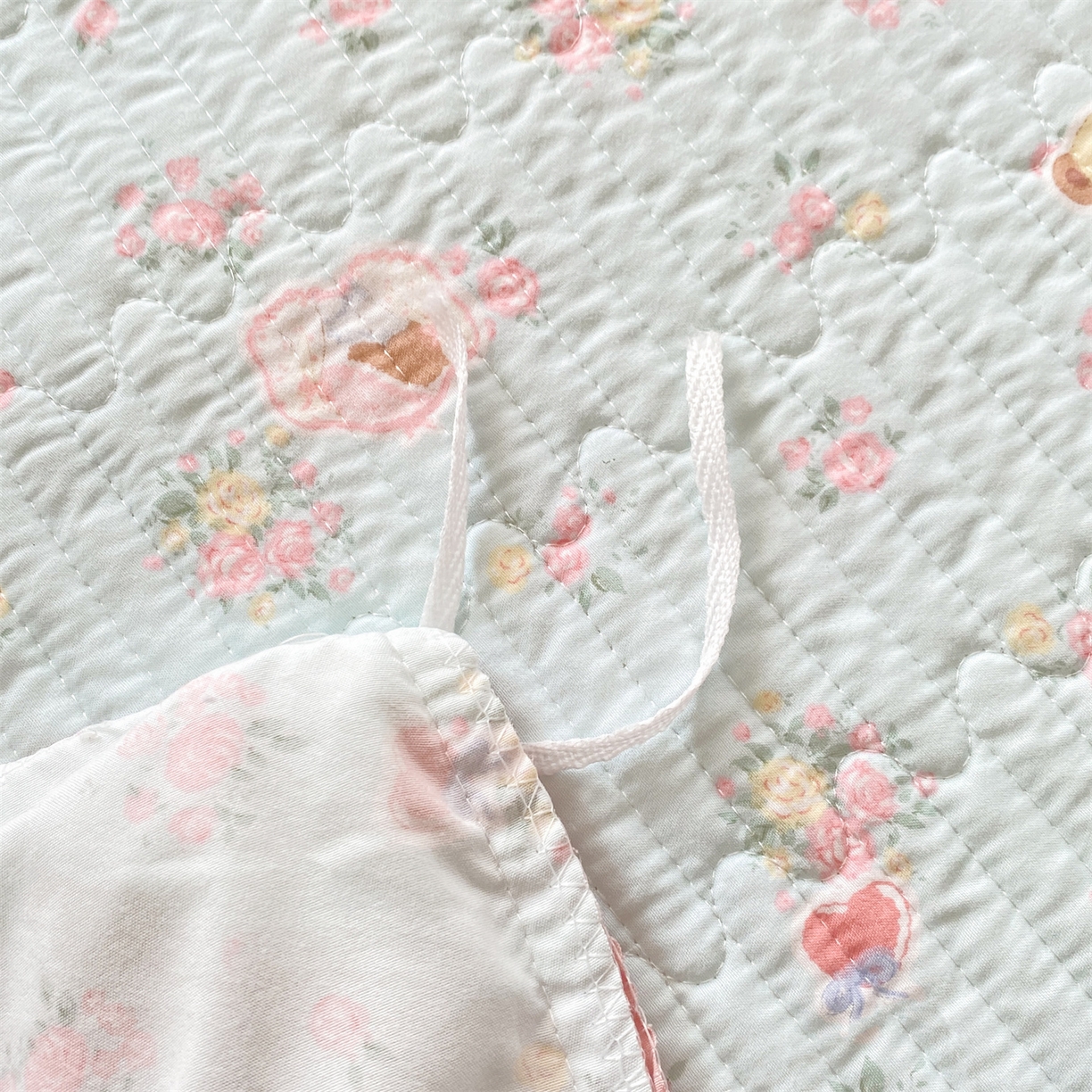 91家纺网 家纺一手货源 找家纺 优贝家纺 2026春夏新款韩系小清新水洗棉古法棉夹棉床盖四件套-风格一 甜心小熊