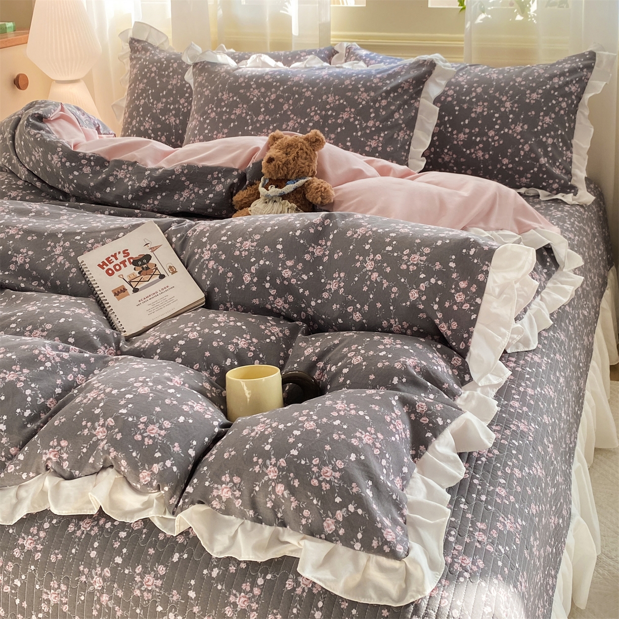 91家纺网 家纺一手货源 找家纺 优贝家纺 2026春夏新款韩系小清新水洗棉古法棉夹棉床盖四件套-风格一 雾灰粉芙