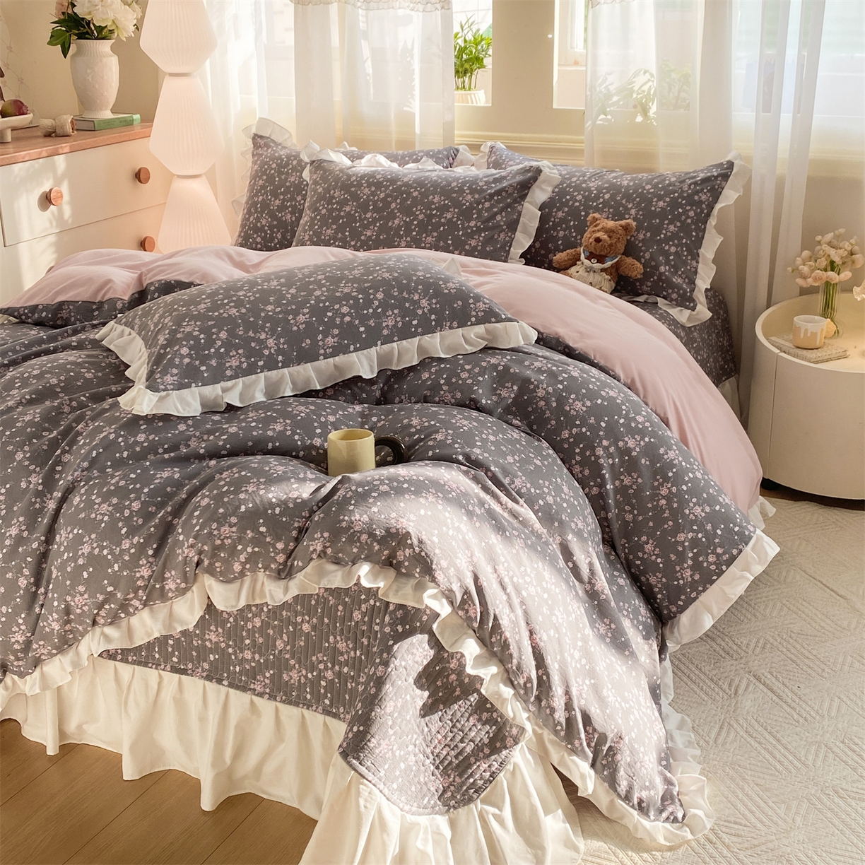 91家纺网 家纺一手货源 找家纺 优贝家纺 2026春夏新款韩系小清新水洗棉古法棉夹棉床盖四件套-风格一 雾灰粉芙