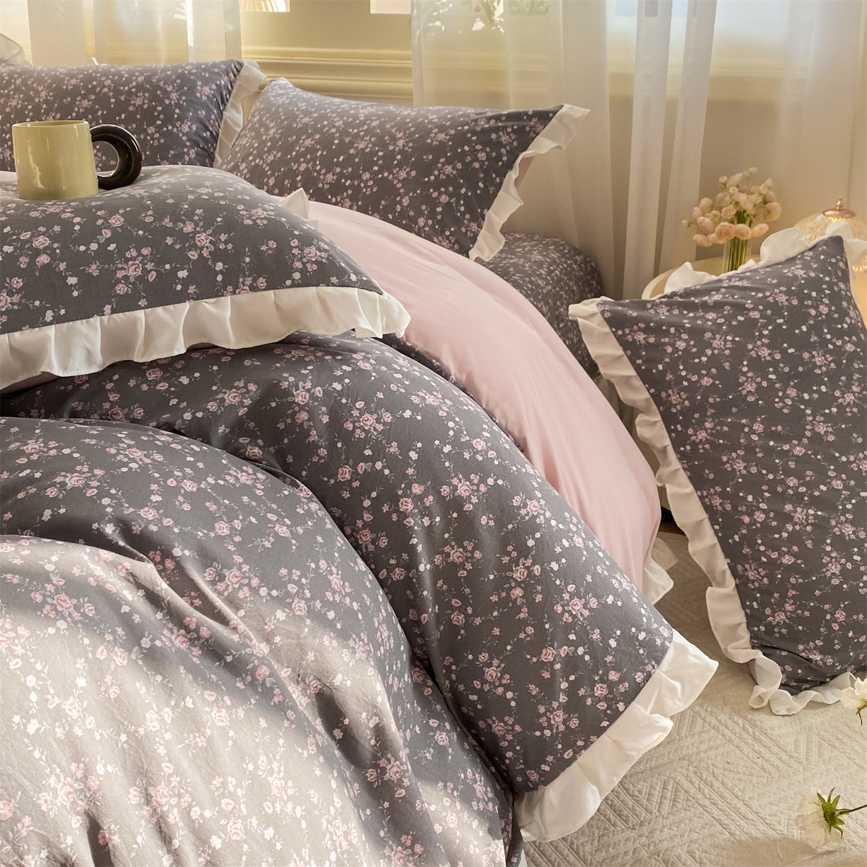 91家纺网 家纺一手货源 找家纺 优贝家纺 2026春夏新款韩系小清新水洗棉古法棉夹棉床盖四件套-风格一 雾灰粉芙