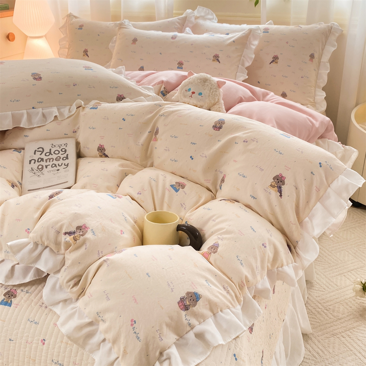 91家纺网 家纺一手货源 找家纺 优贝家纺 2026春夏新款韩系小清新水洗棉古法棉夹棉床盖四件套-风格一 杏芙萌犬