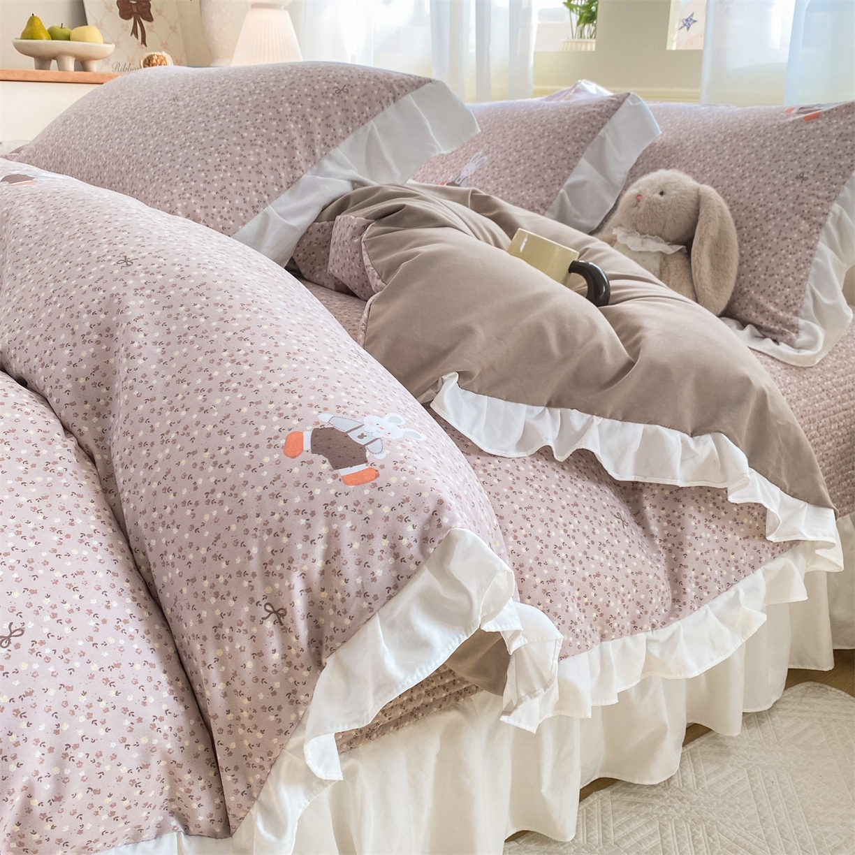 91家纺网 家纺一手货源 找家纺 优贝家纺 2026春夏新款韩系小清新水洗棉古法棉夹棉床盖四件套-风格一 芋泥奶兔