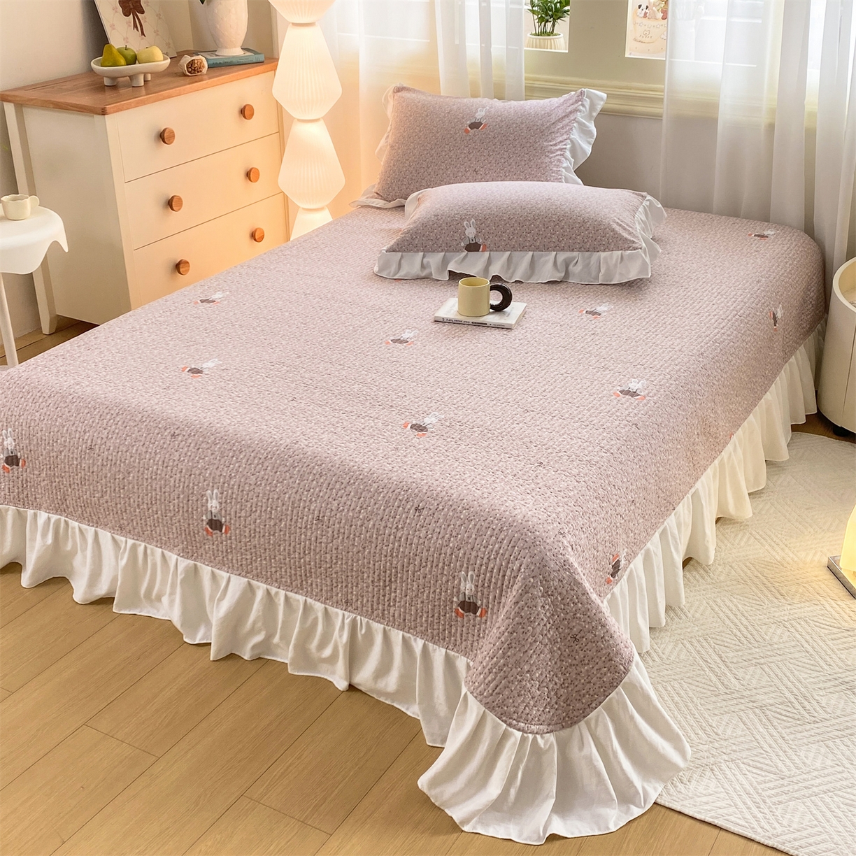 91家纺网 家纺一手货源 找家纺 优贝家纺 2026春夏新款韩系小清新水洗棉古法棉夹棉床盖四件套-风格一 芋泥奶兔